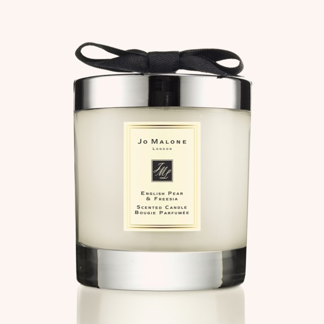 English Pear & Freesia Scented Candle 200 g