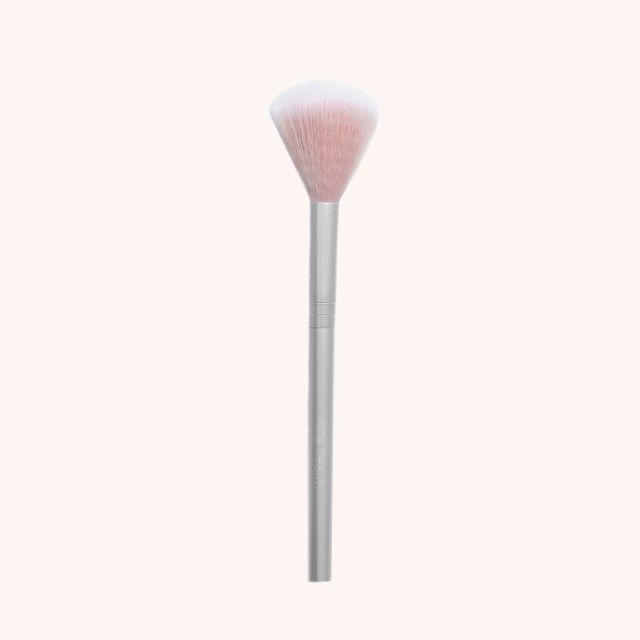 Skin2Skin Classic Fan Brush